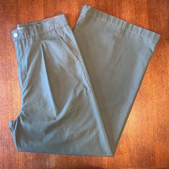 Levi's Women's Pleated HIgh Loose Pant - Picture 1 of 5